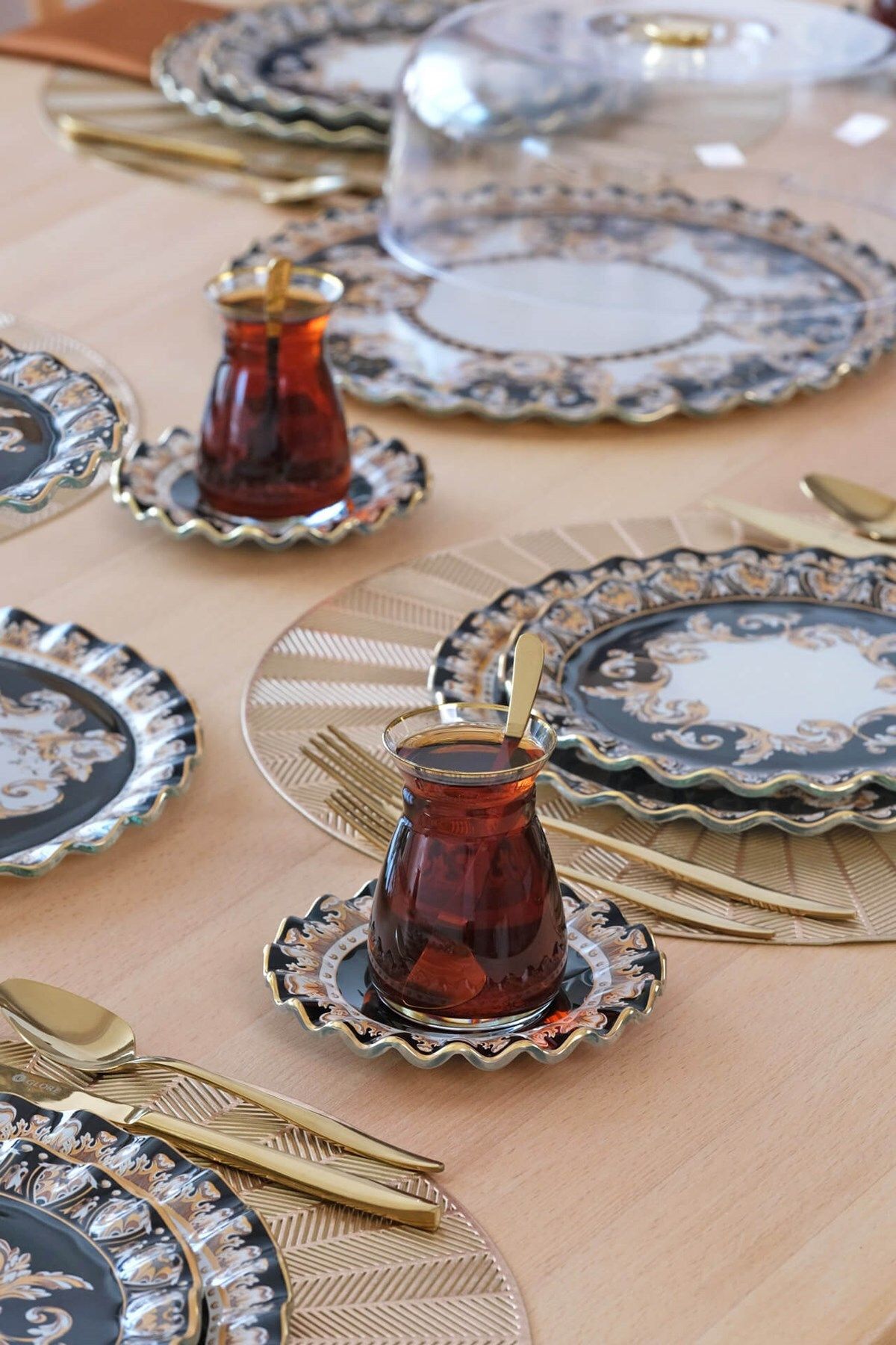 Glore-Ragusa Gold Gilded 34 Piece Cake Serving Set for 6 People 7