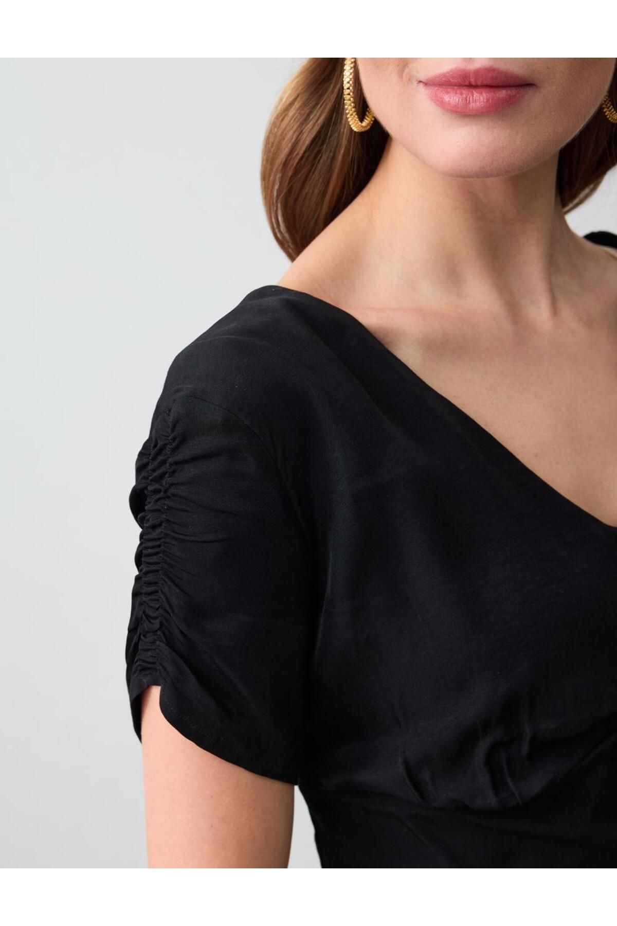 Jimmy Key-Black V-Neck Short Sleeve Midi Knitted Dress 4