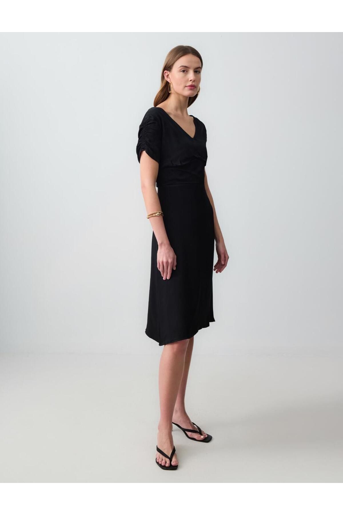 Jimmy Key-Black V-Neck Short Sleeve Midi Knitted Dress 3