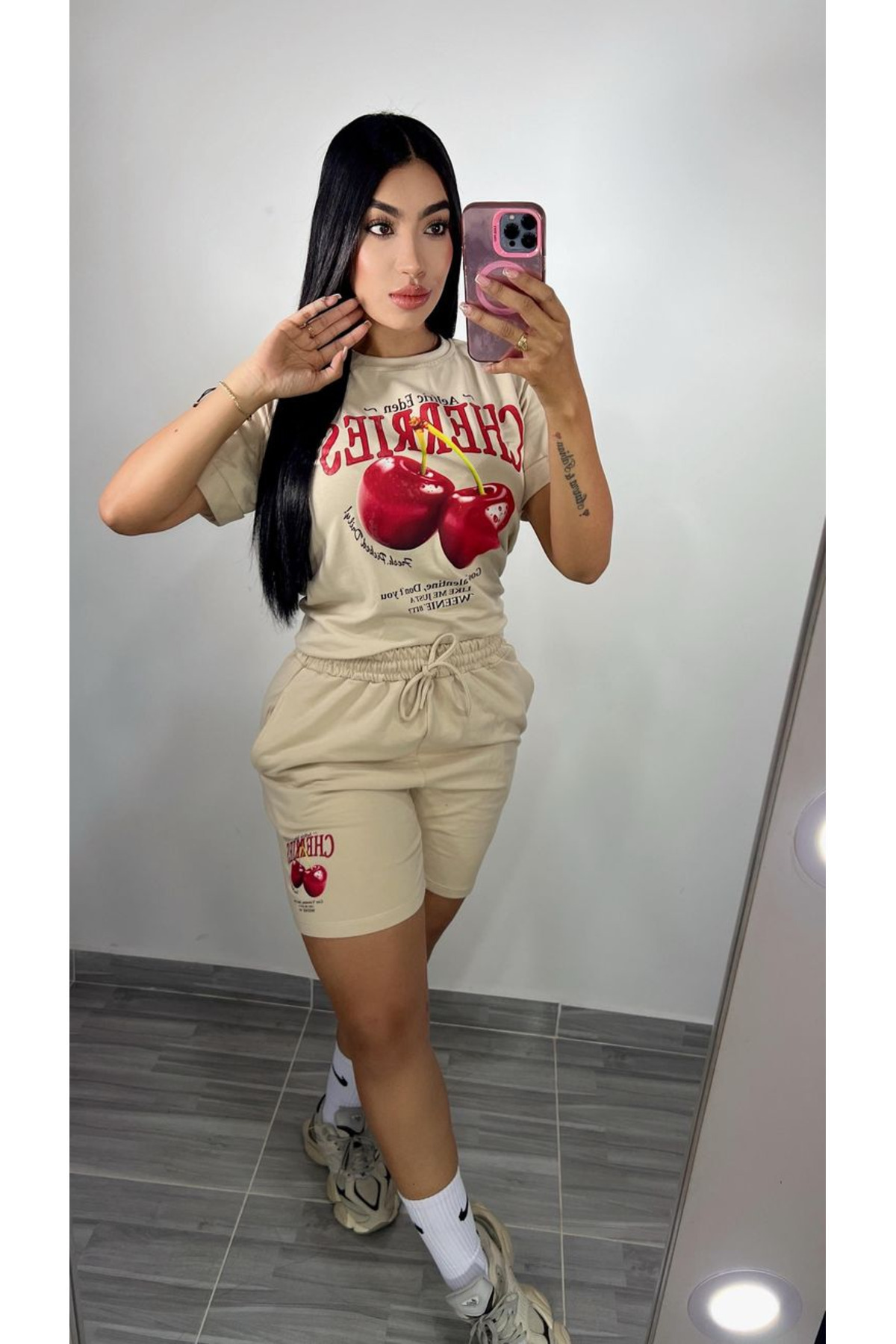 Genel Markalar Yazlık kısa kollu yuvarlak yakalı kiraz desenli tişört ve şort takımı
