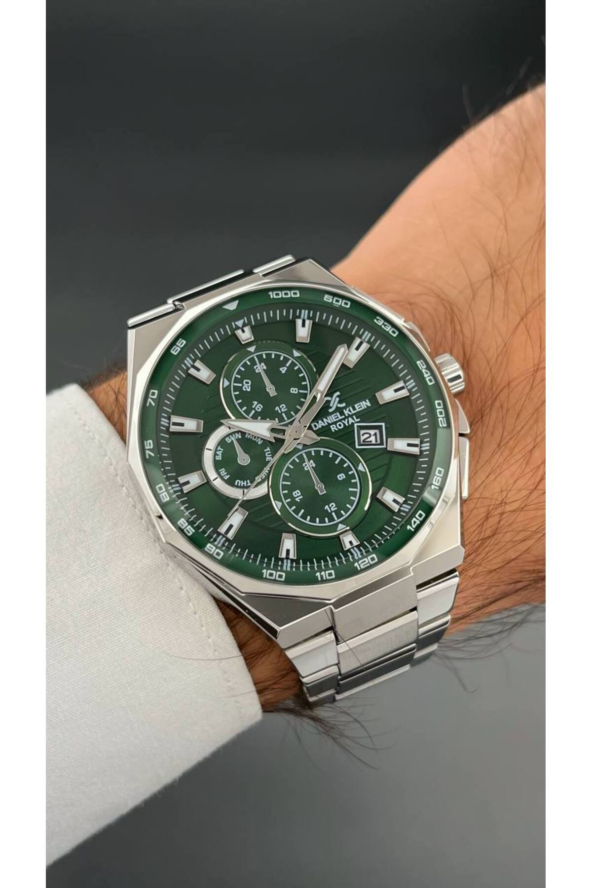 ساعت مچی مردانه نقره‌ای آبی با بند فولادی و مقاومت در برابر آب تا ۳ اتمسفر