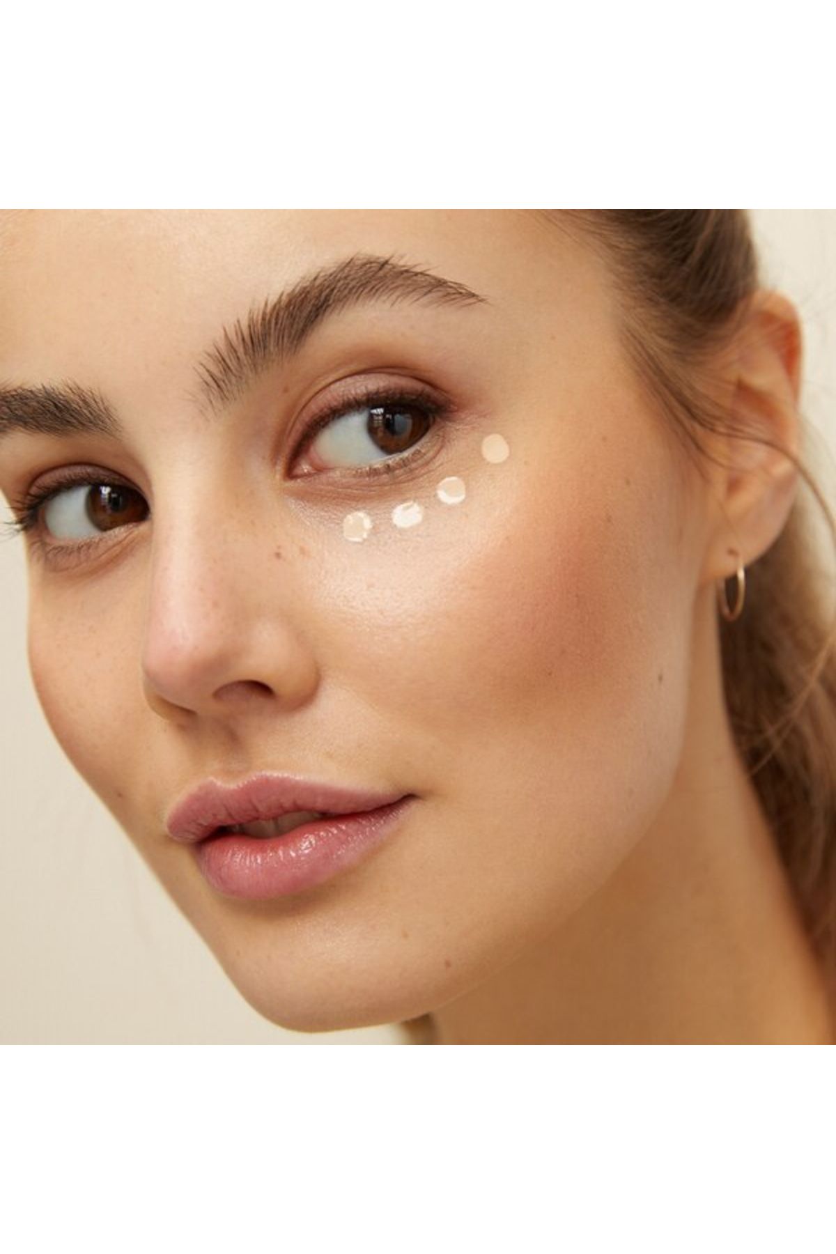 NIVEA-Moisturizing concealer for the eye area, Nivea Cellular 3in1 Eye Concealer, medium shade, 4 ml 3