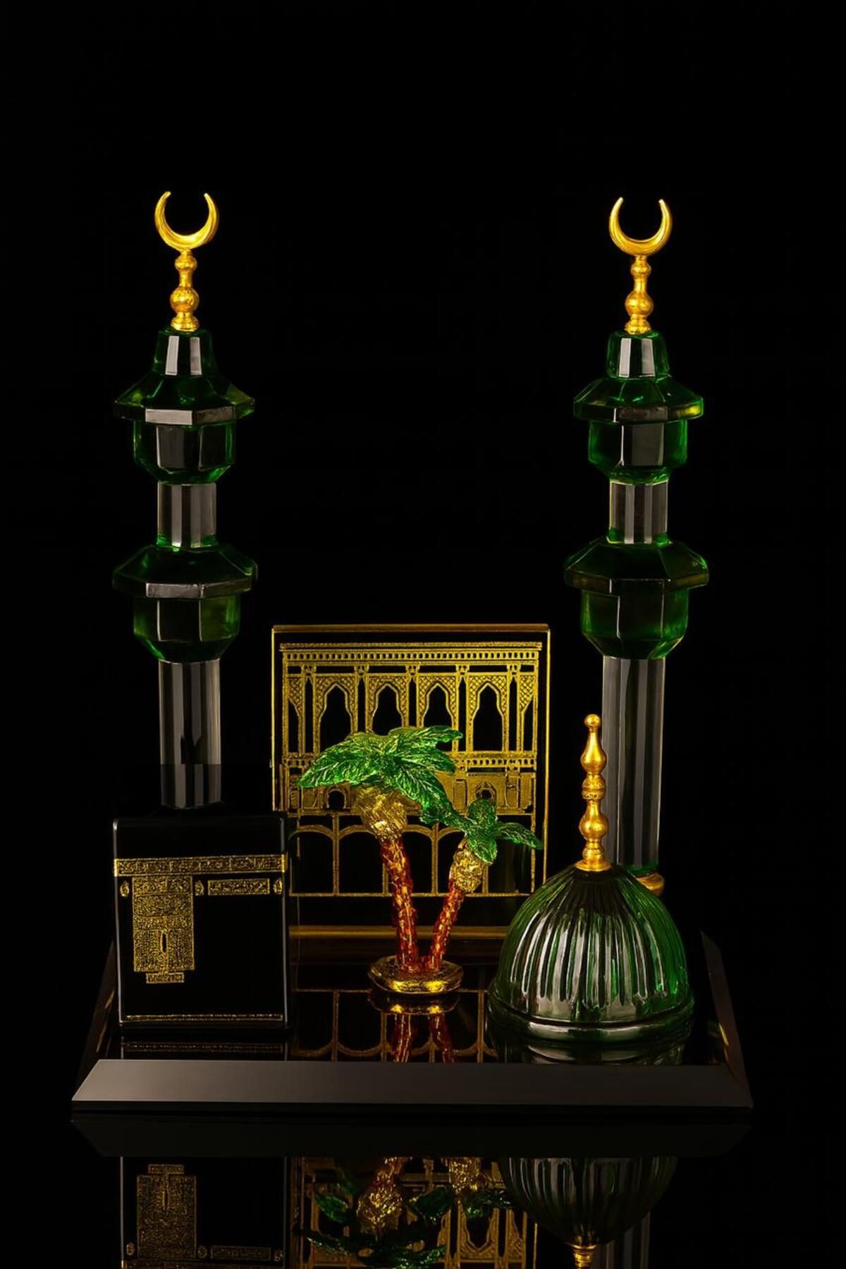 Generic-Model of the Kaaba with the Dome of the Rawdah and the palm trees 1