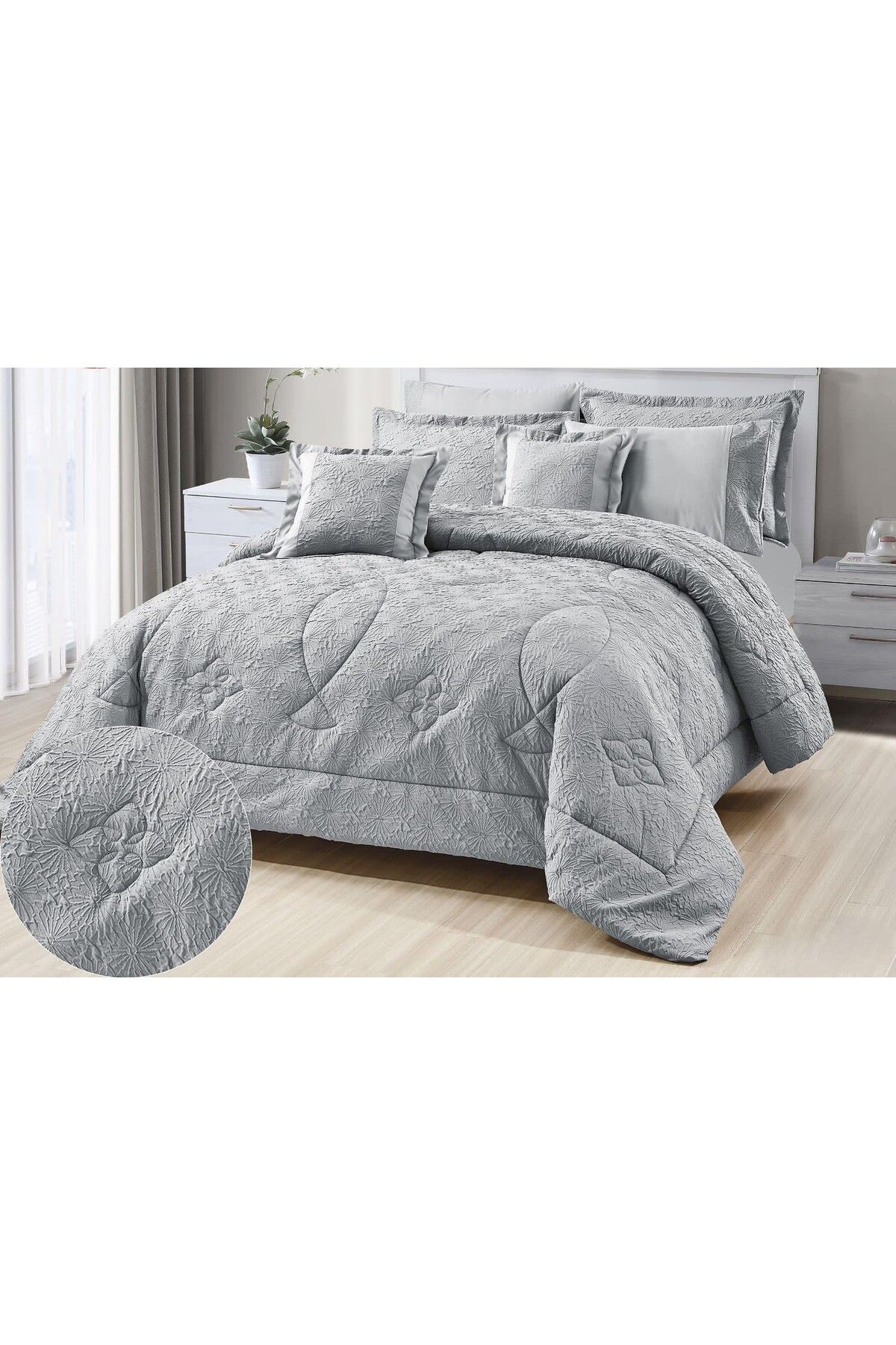 RedRosa-Plain king-size bedspread with a pattern that adds beauty and elegance to your room's decor. Duvet size: 260x240 cm. 1
