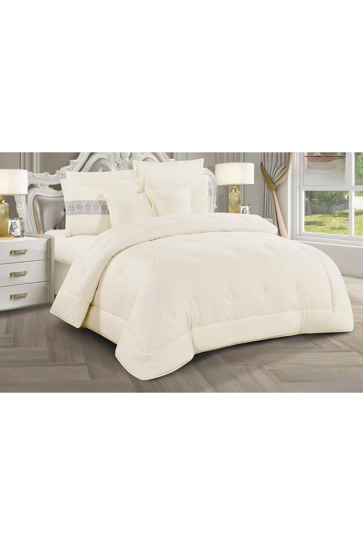 Moon-Luxury 6-piece royal double bed sheet with a pattern to add beauty and elegance to your room. Quilt size 250x230 cm. 1