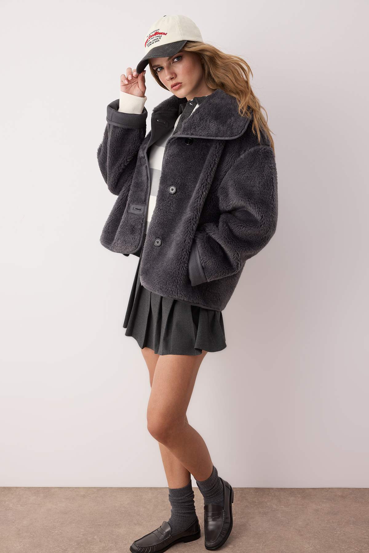 Trendyol Collection Antracytowy, oversize'owy, formowany, pluszowy płaszcz TWOAW26MO00062