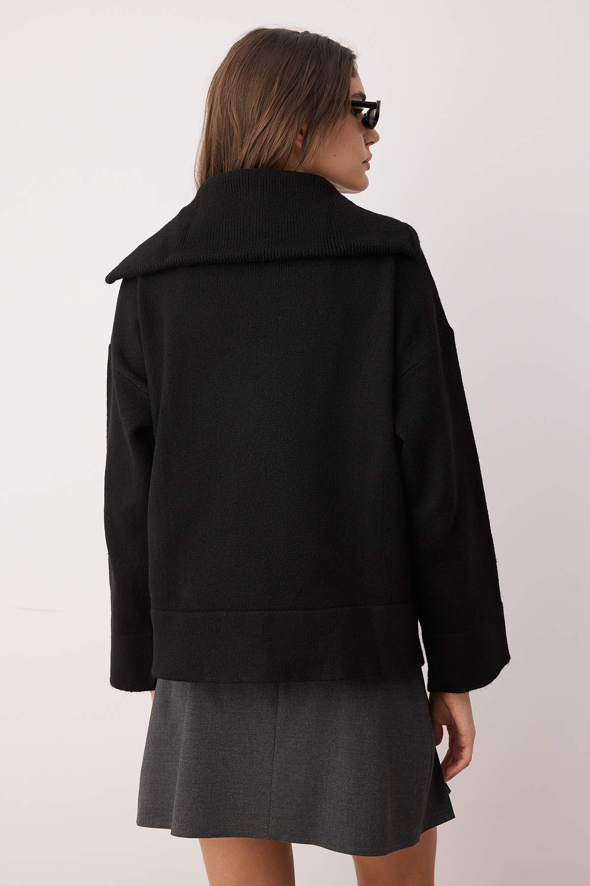 Trendyolmilla  Siyah Geniş Kalıp Yumuşak Dokulu Fermuarlı Triko Kazak TWOAW23KZ00236 - Görsel 4