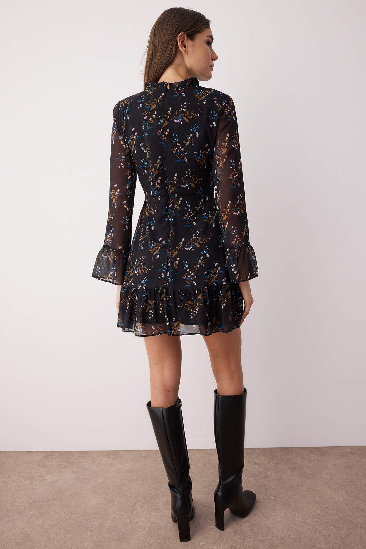 Trendyol Collection-Чорна ткана сукня з коміром-стійкою TCLAW19LJ0076 4