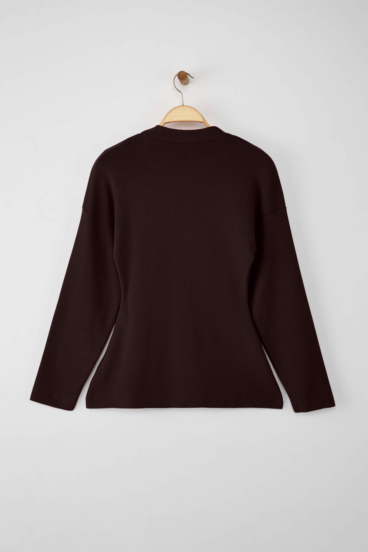 Trendyolmilla  Özel Koleksiyon Kahverengi V Yaka Merserize Görünümlü Premium İplik Triko Hırka TWOAW26HI00079 - Görsel 6