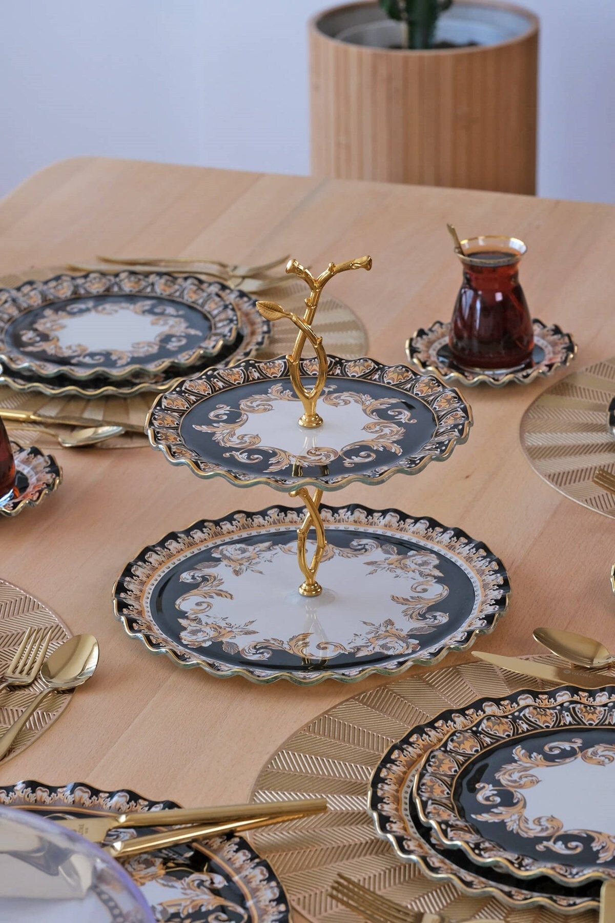 Glore-Ragusa Gold Gilded 34 Piece Cake Serving Set for 6 People 3
