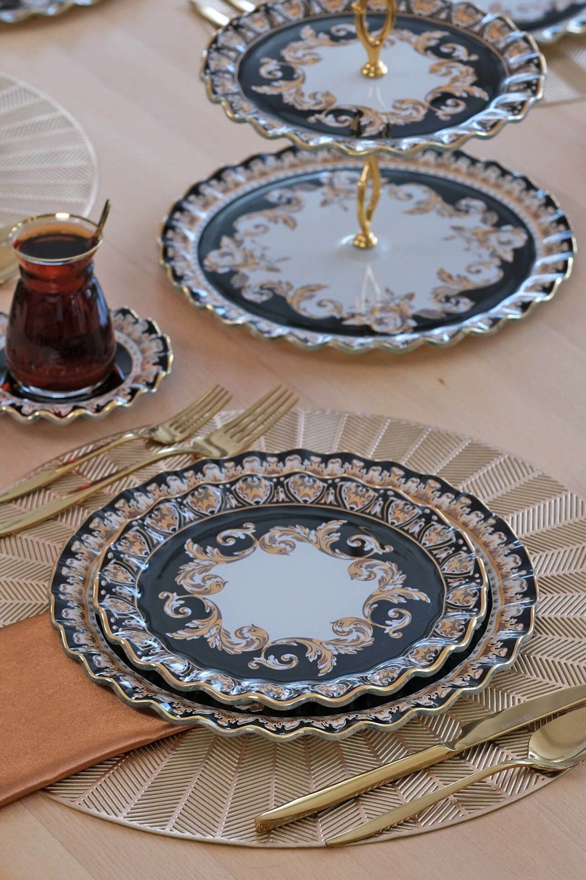 Glore-Ragusa Gold Gilded 34 Piece Cake Serving Set for 6 People 8