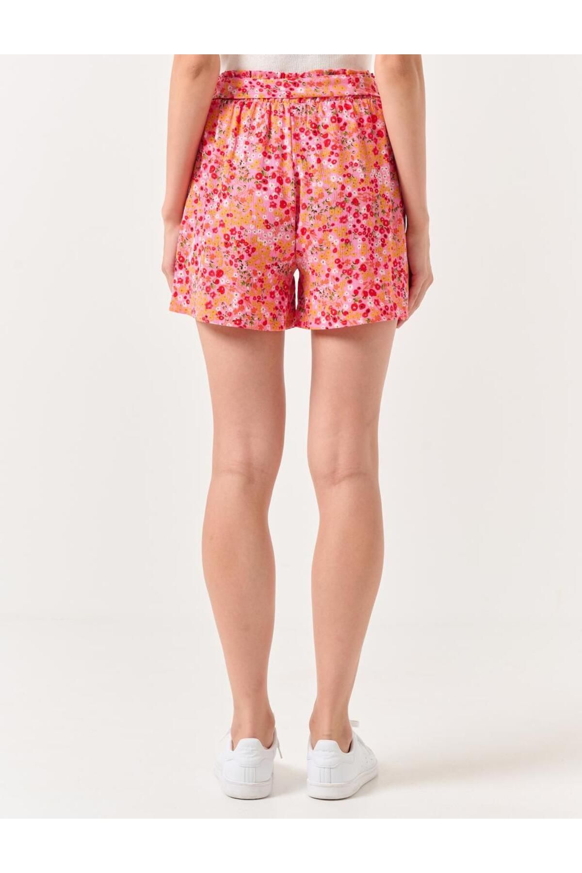 Jimmy Key-Hellrosa Shorts mit Blumenmuster und hoher Taille 6