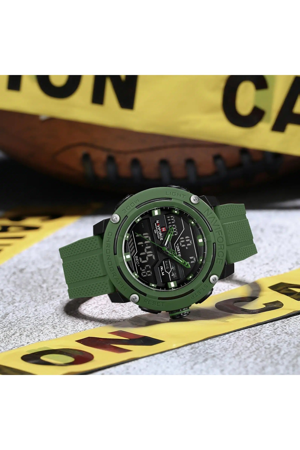 Naviforce-dual-display watch with both analog and digital timekeeping, designed for sports and military 4