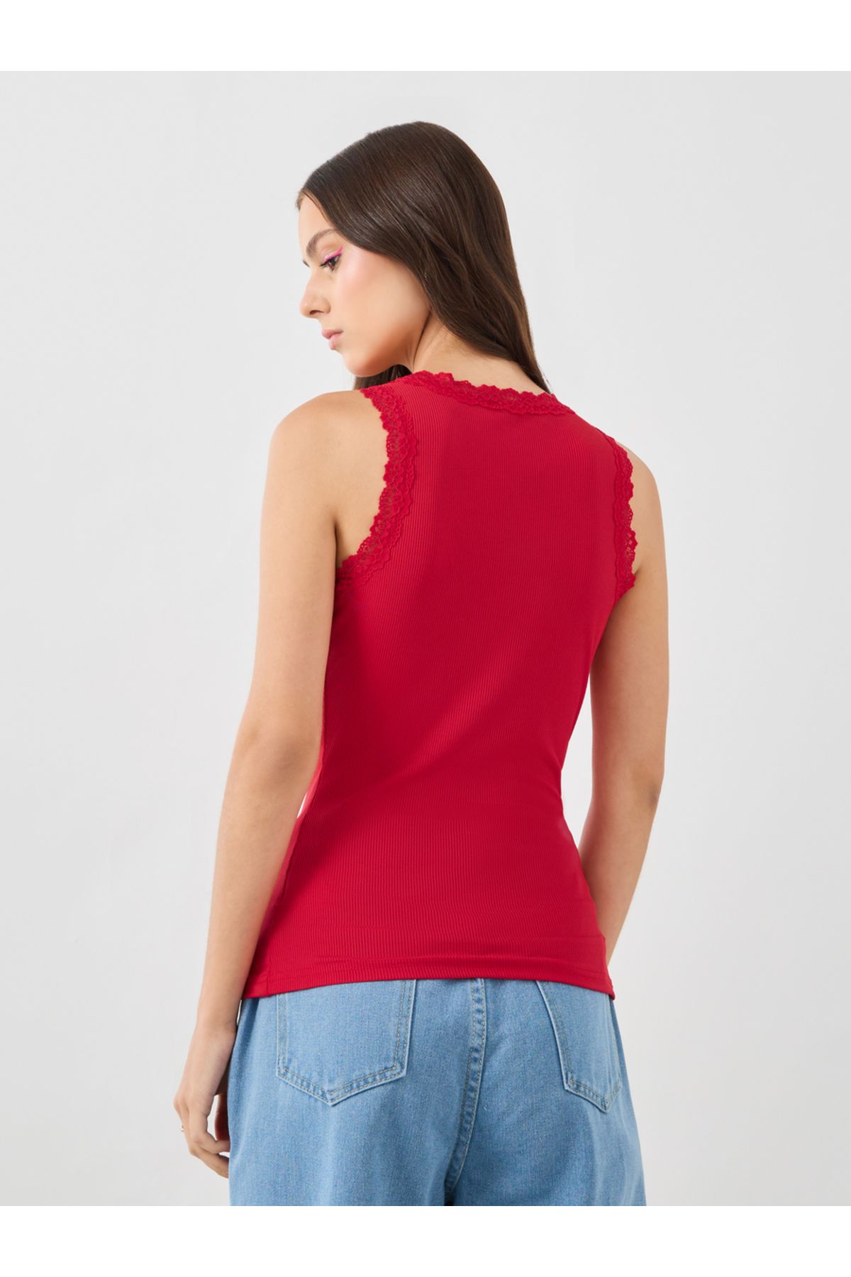 Styli-Textured Lace Trim Cami Top 4