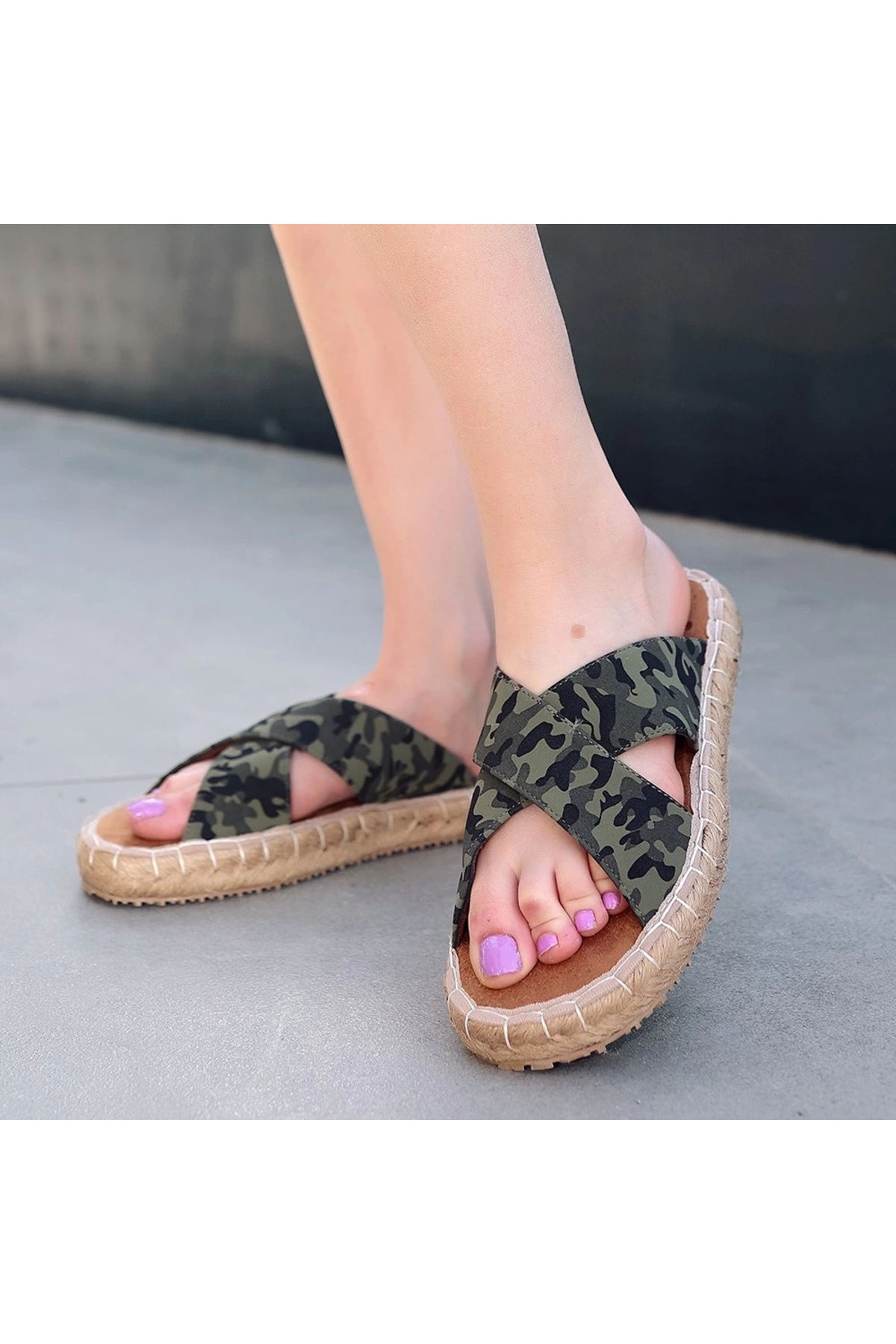 woman-Jinor Khaki Green Linen Espadrille Slippers 4