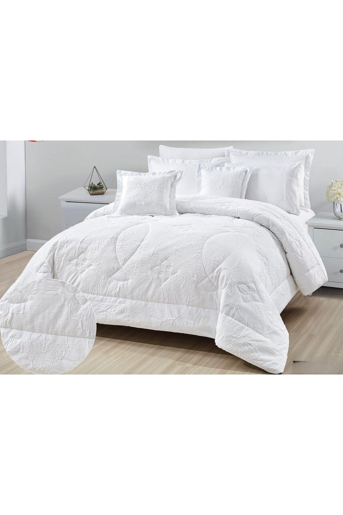 RedRosa-Plain king-size bedspread with a pattern that adds beauty and elegance to your room's decor. Duvet size: 260x240 cm. 1
