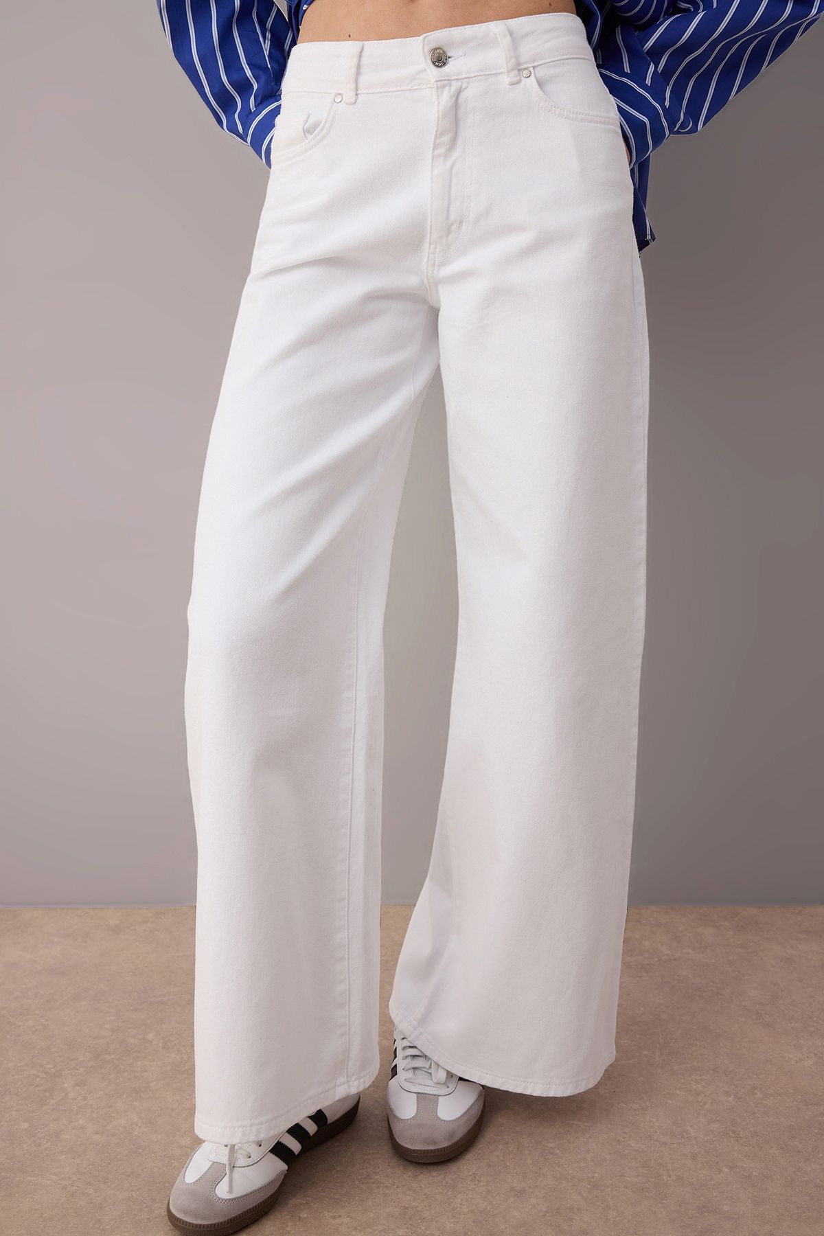 Trendyol Collection White High Waist Wide Leg Wide Leg Jeans Twoaw26Je00023