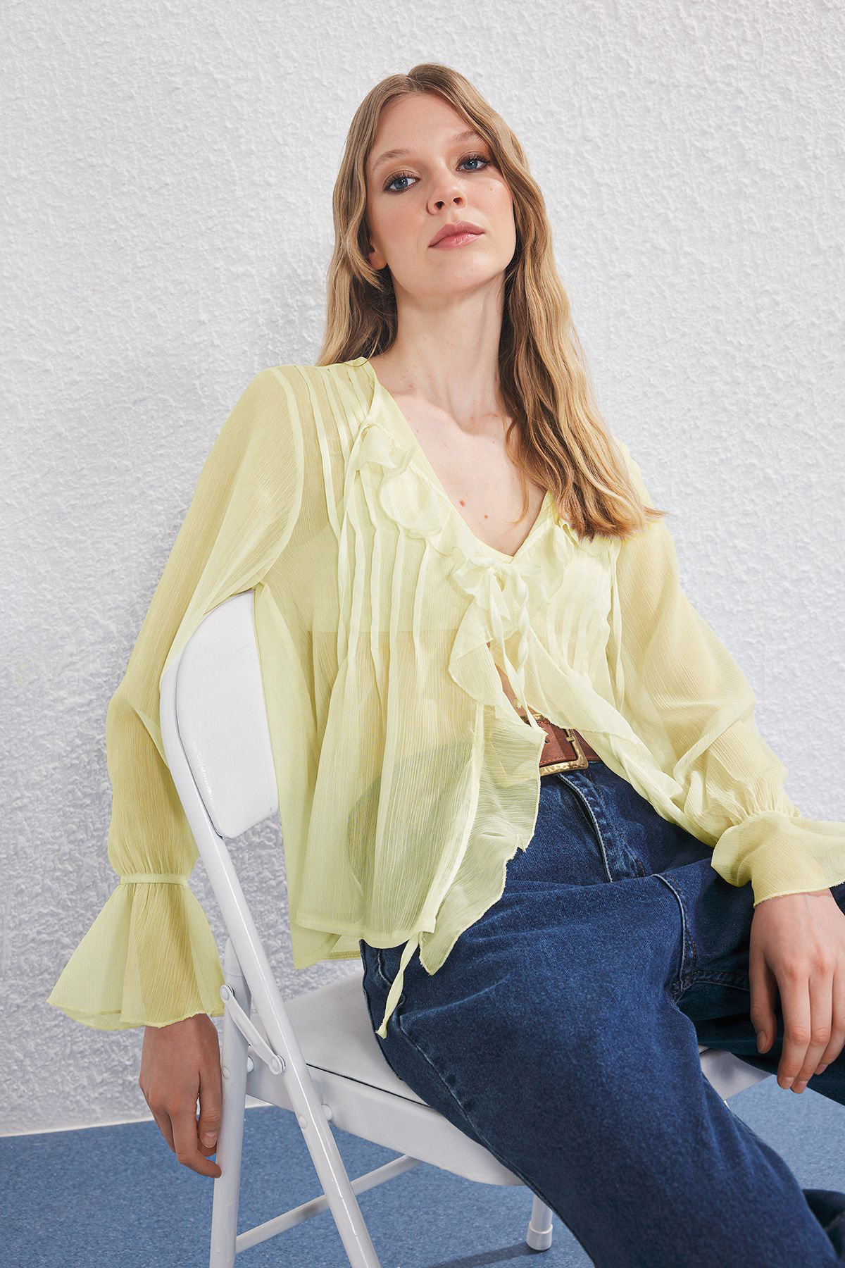 Trendyolmilla  Açık Sarı Boho Şifon Fırfır ve Lastik Detaylı Gömlek TWOSS25GO00141 - Görsel 2