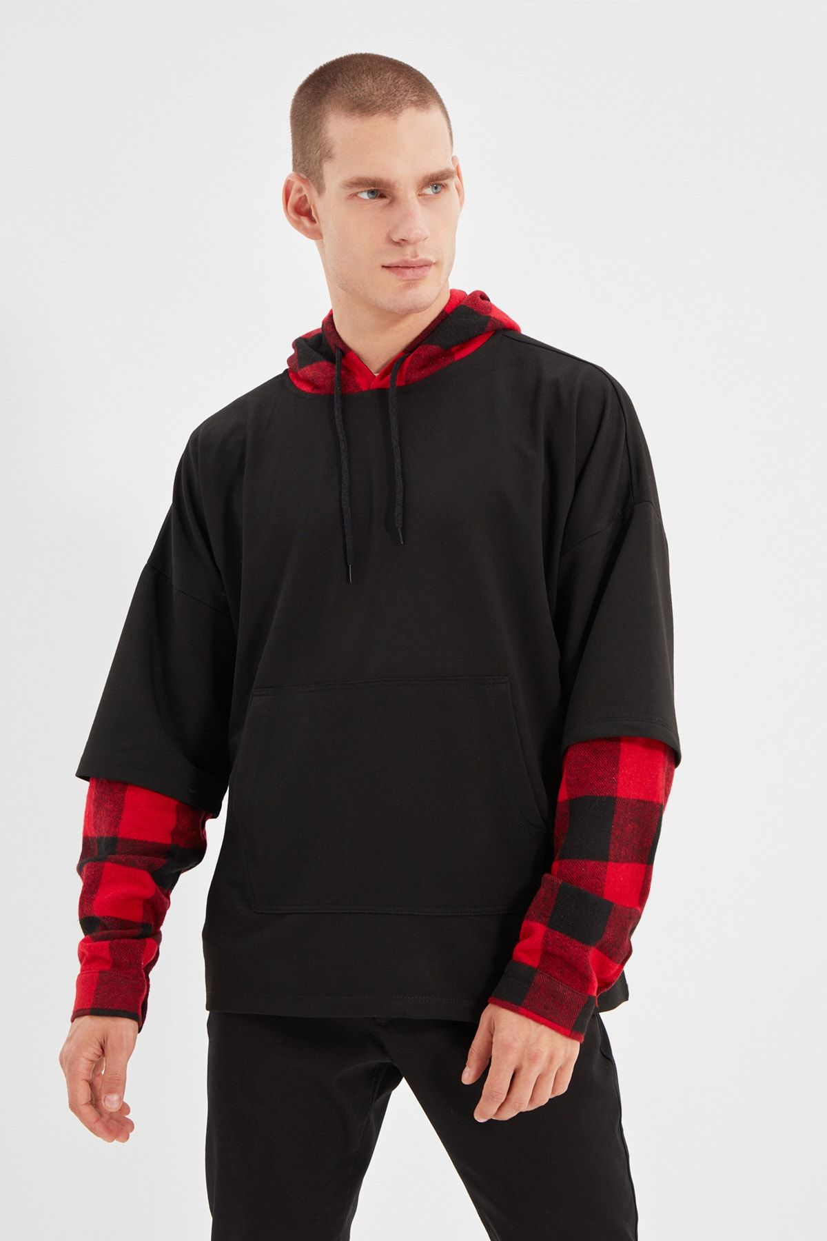 Trendyol Collection Sweatshirt Schwarz Regular Fit Fast ausverkauft