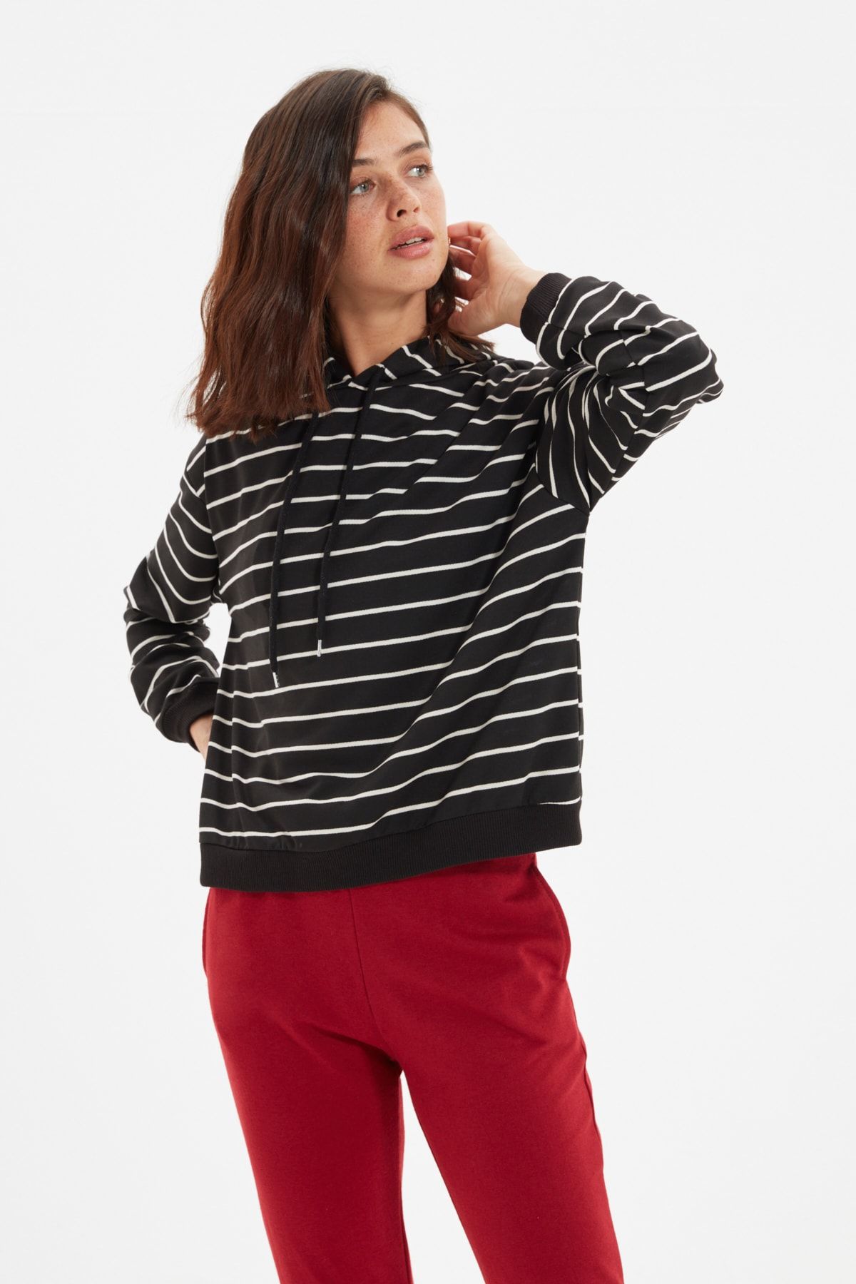 Trendyol Collection Sweatshirt Schwarz Regular Fit Fast ausverkauft