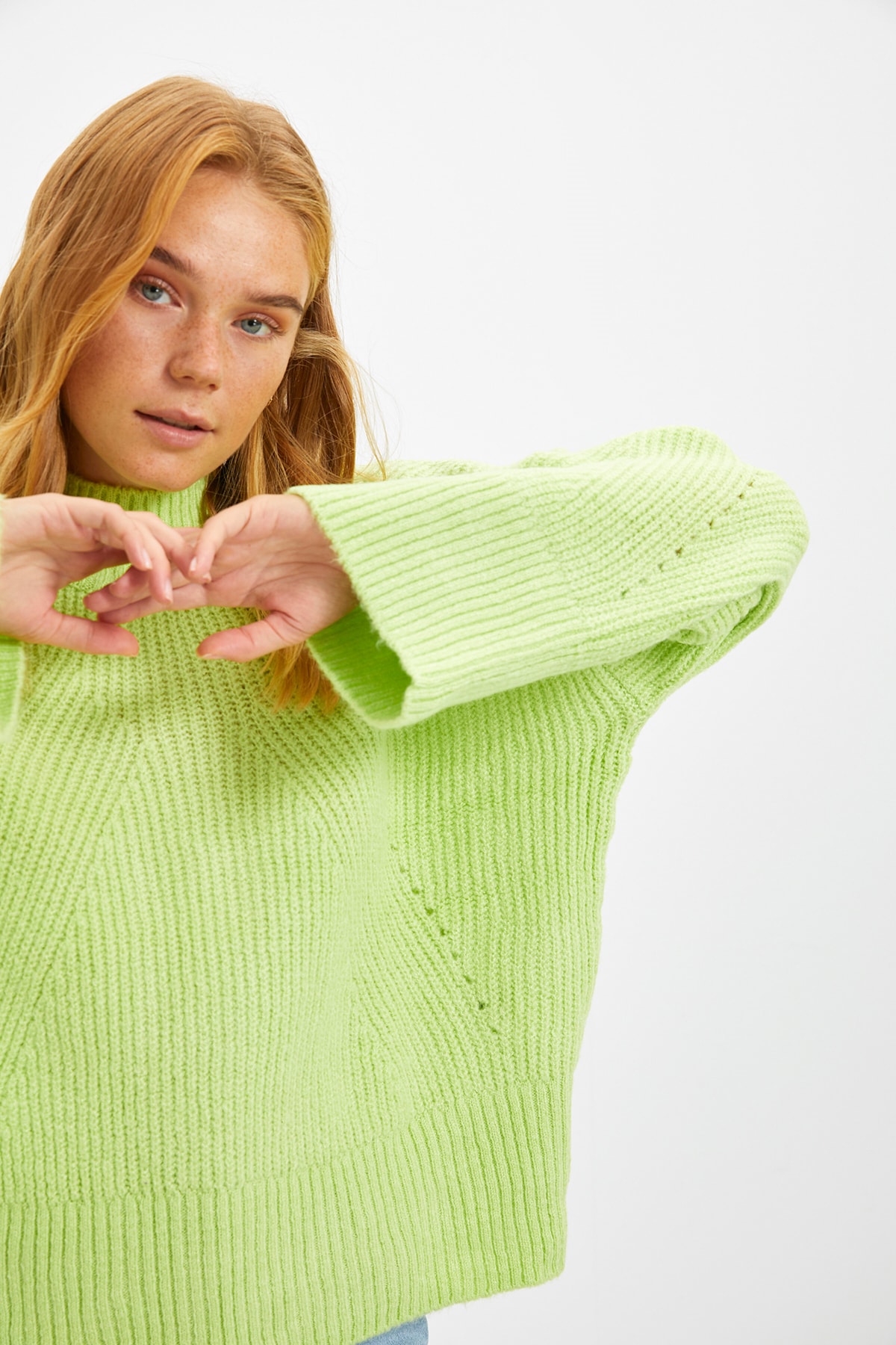 Trendyol Collection Żółty sweter z miękkiej teksturowanej dzianiny basic TWOAW22KZ0474