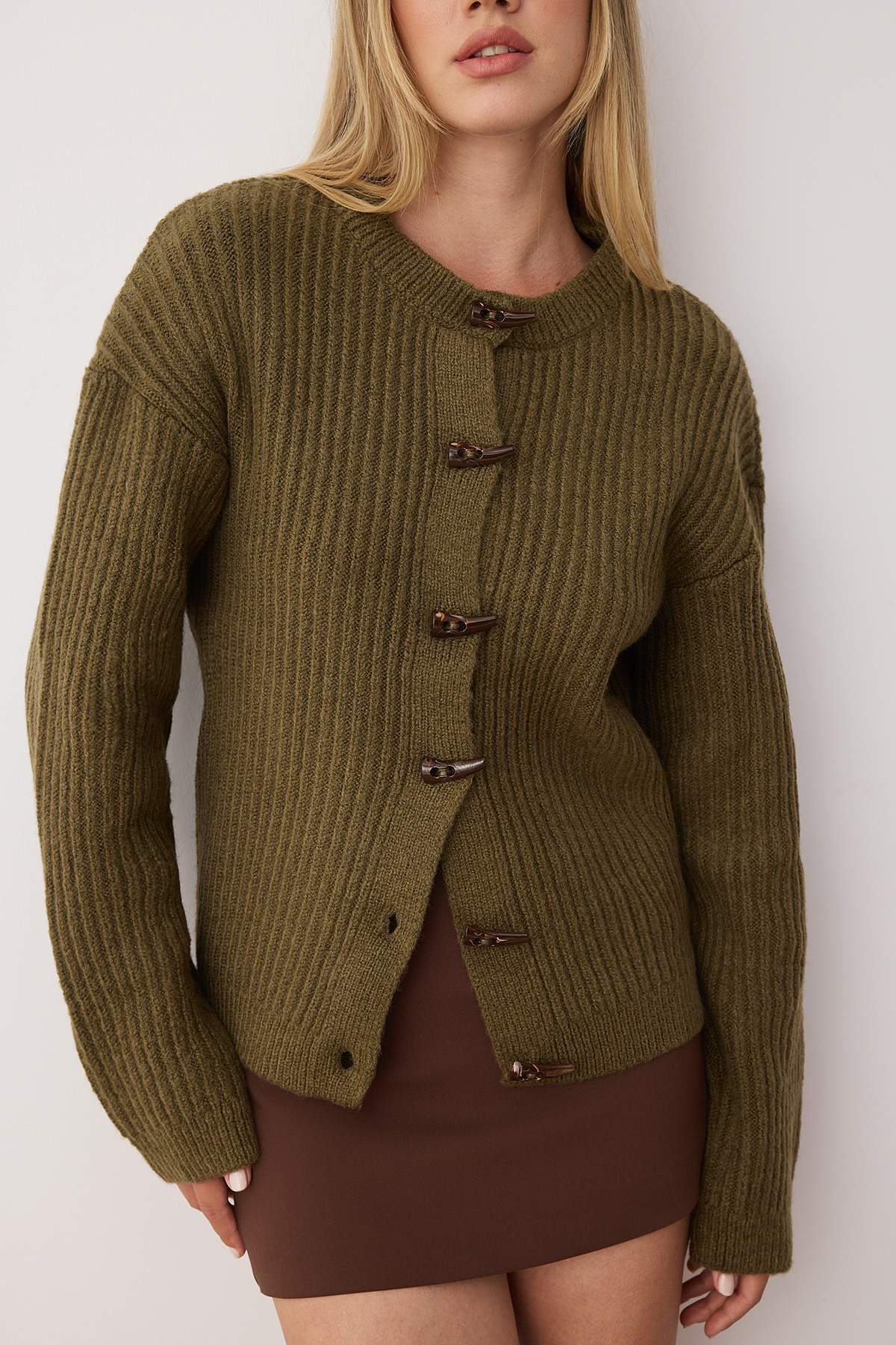 Trendyolmilla  Haki Yumuşak Dokulu Düğme Detaylı Triko Hırka TWOAW26HI00093 - Görsel 3