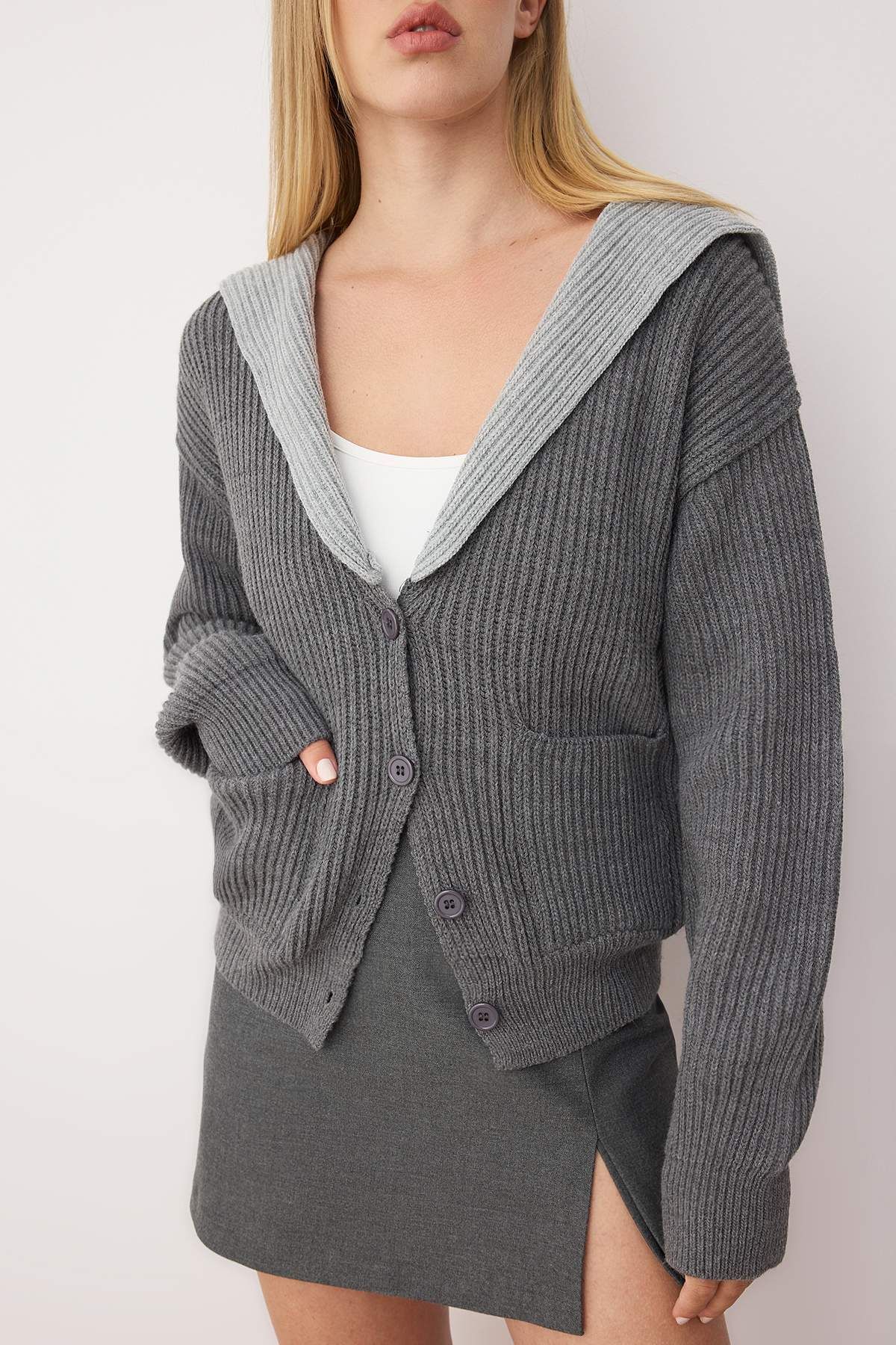 Trendyol Collection-Anthracite Color Block Turn-Down Collar Detail Soft Texture Knitwear Cardigan Twoaw26Hi00059 3