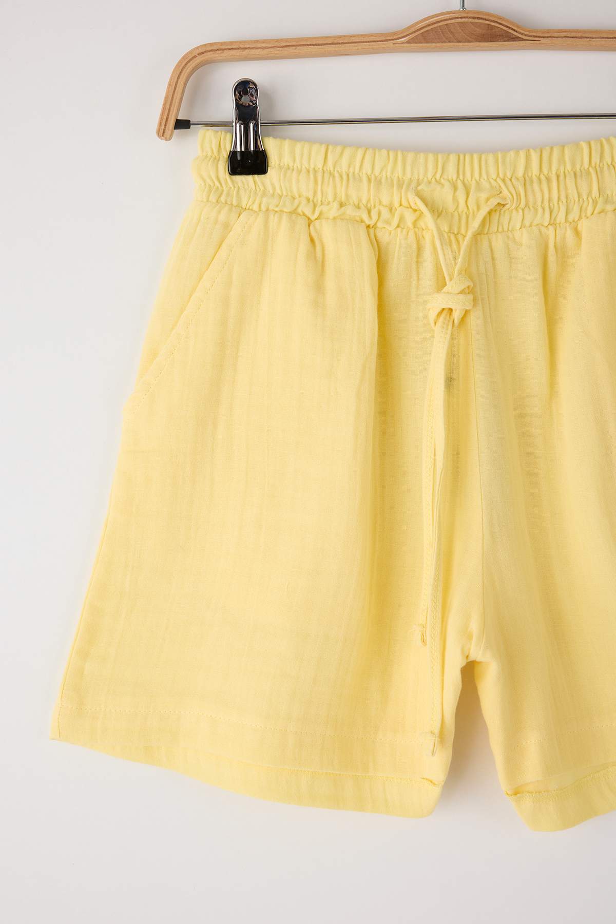 Trendyolmilla  Sarı Müslin Beli Lastikli Yüksek Bel City Boy Şort & Bermuda TWOSS25SR00233 - Görsel 6