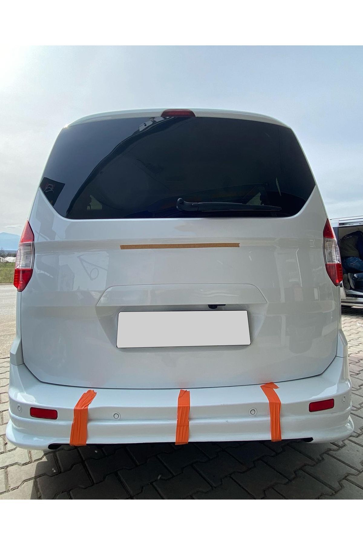 Ford Tourneo Courier 2014-2023 Boyasız Mat Siyah Arka Ek (Plastik)