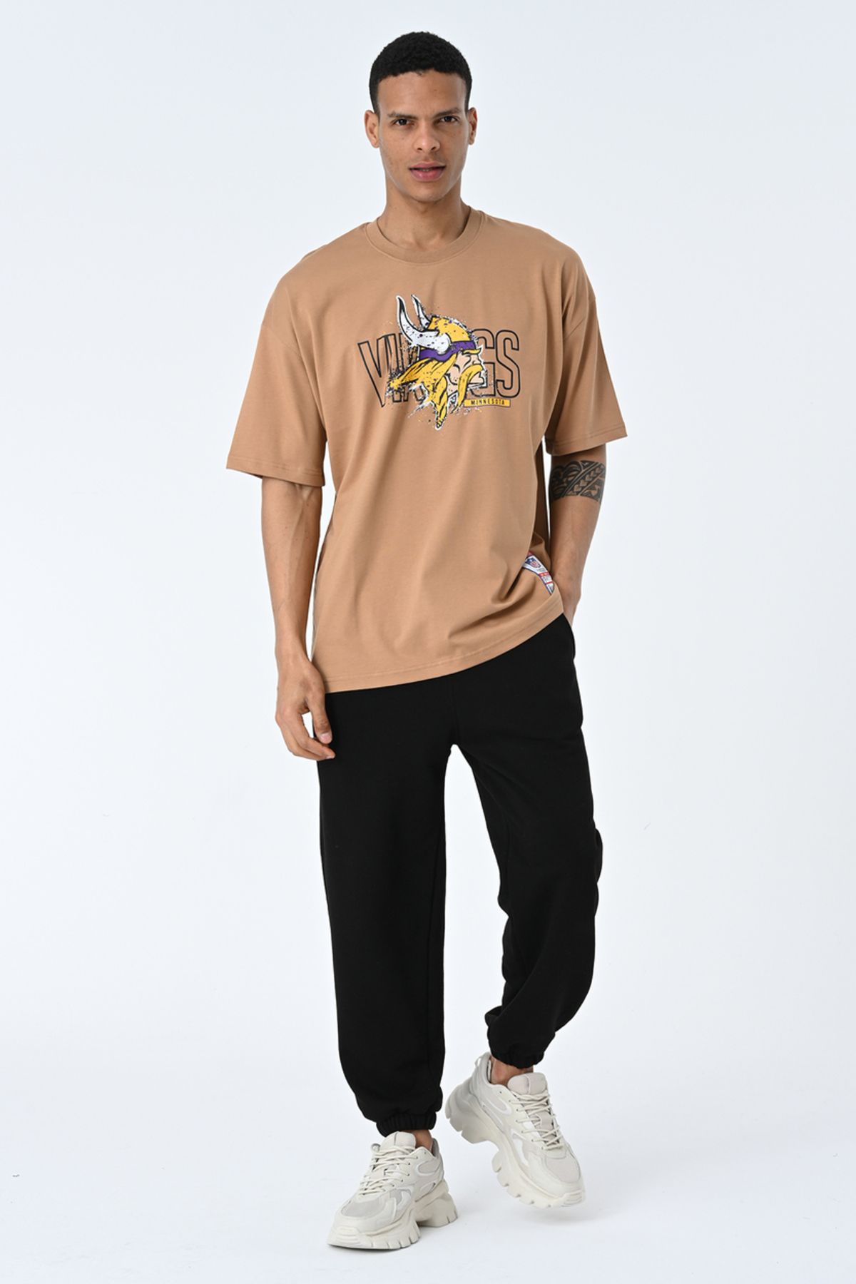 AMAZING CRASH-Brown Crew Neck Printed Oversize Pattern Unisex T-shirt 3