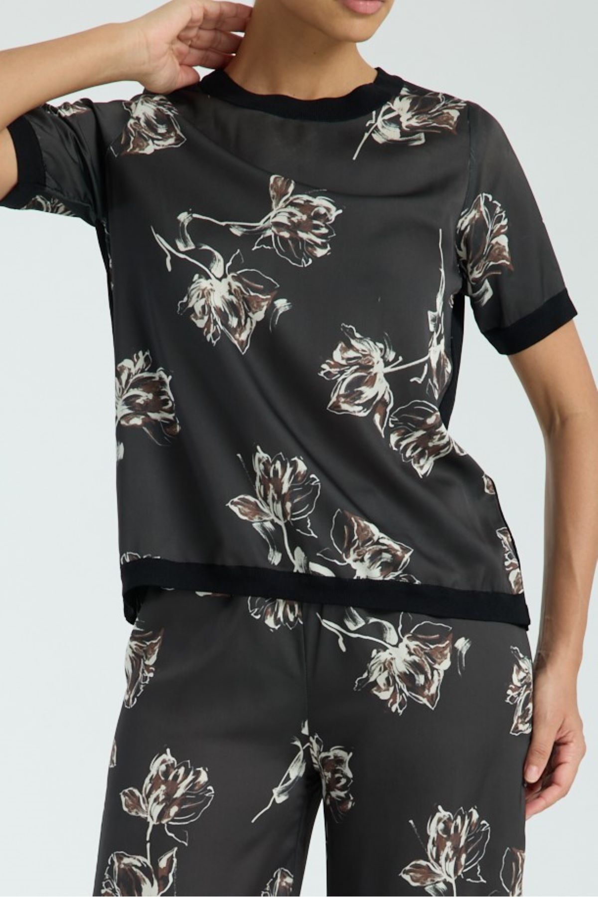 trikobis-Tricot Bluz with Flower Pattern on the Front Satin Fabric 3