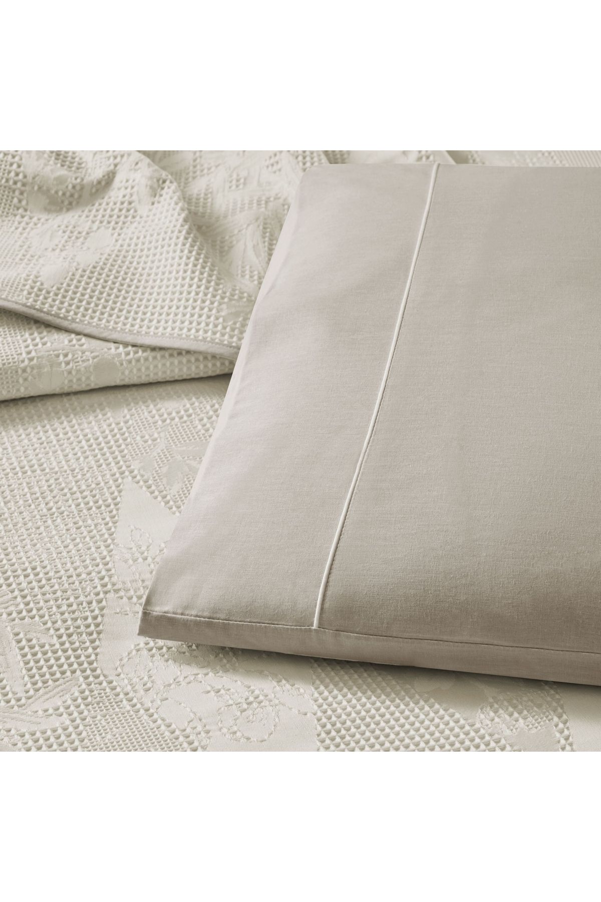 Taç-Gray Duetta Set: Crown, Jacquard and Flava Array 2