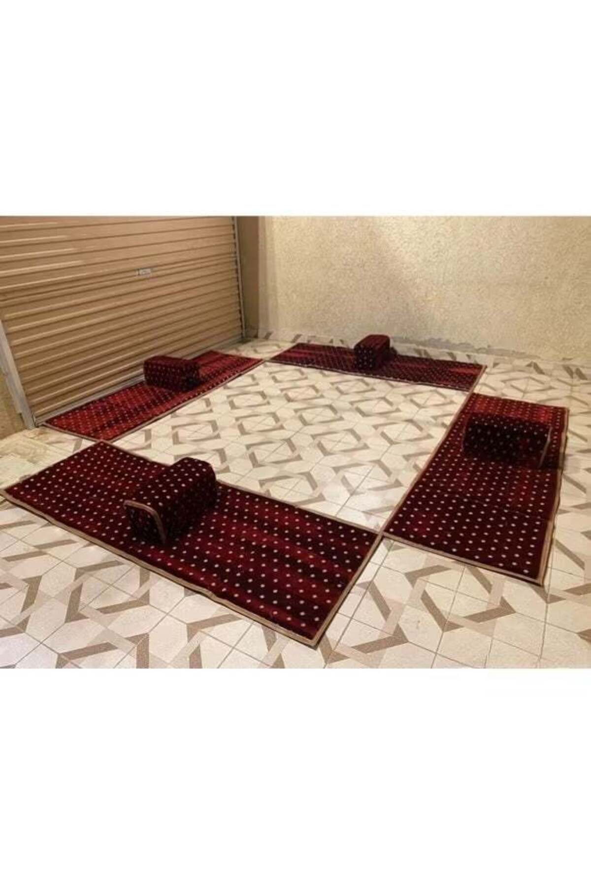 طقم جلوس أرضي تقليدي مكون من 8 قطع