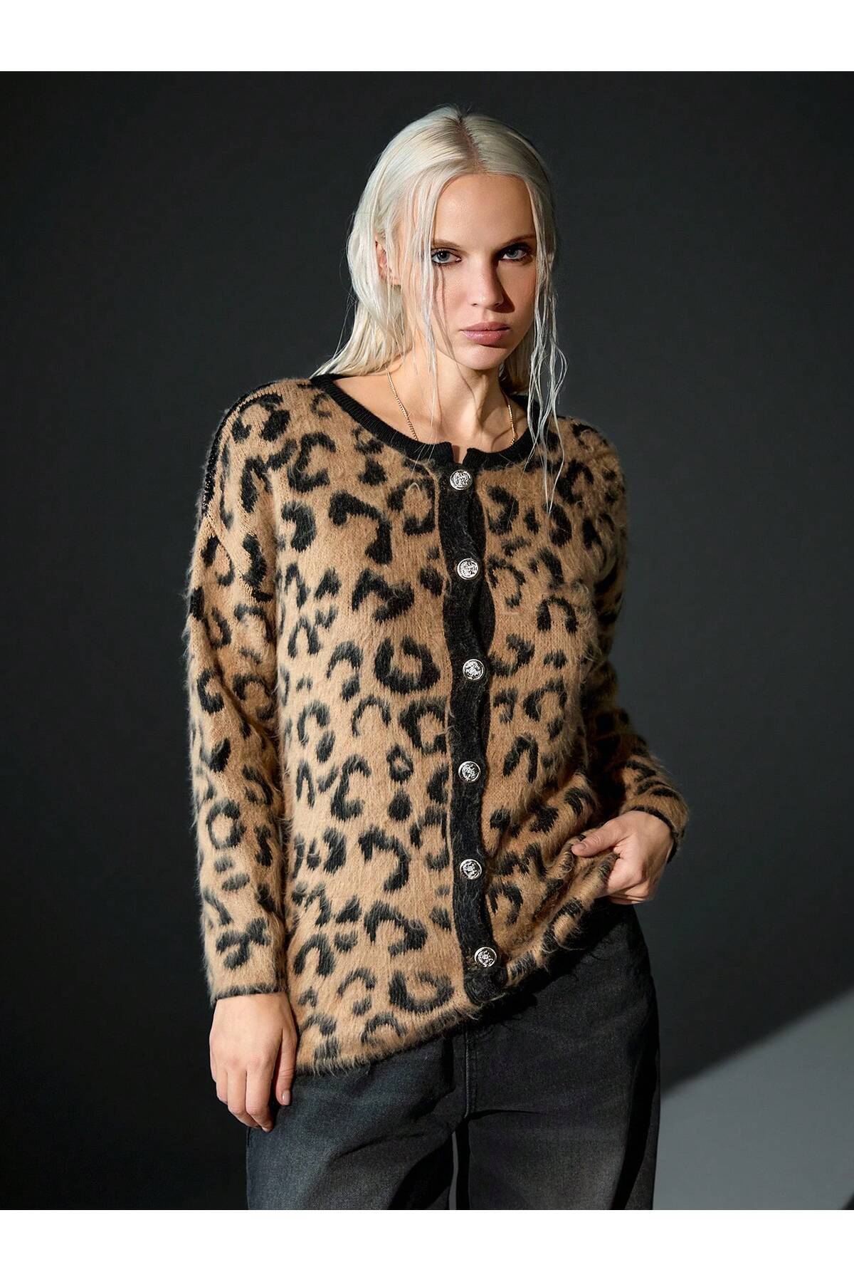 hidafashion-Leopard Pattern, Standard Size, Soft Buttoned Cardigan 2