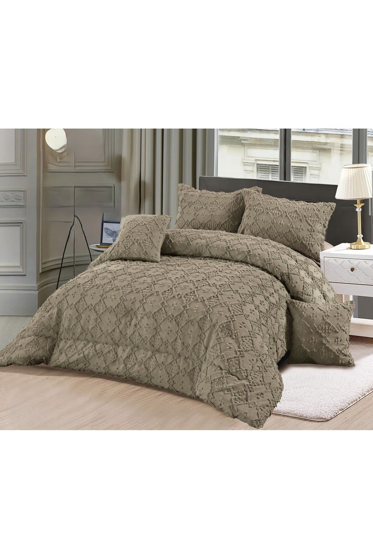 Moon-Luxury 6-piece royal double bed sheet with a pattern to add beauty and elegance to your room. Quilt size 250x230 cm. 1