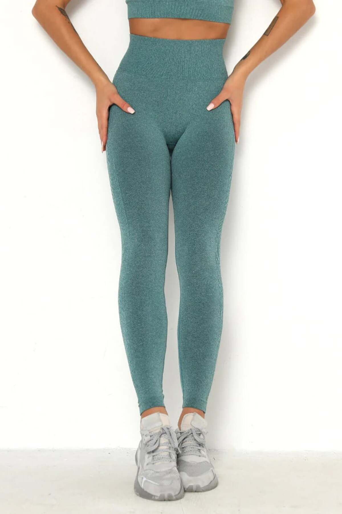 Fizion-Gym Essentials compression tights with push-up effect, Green 3