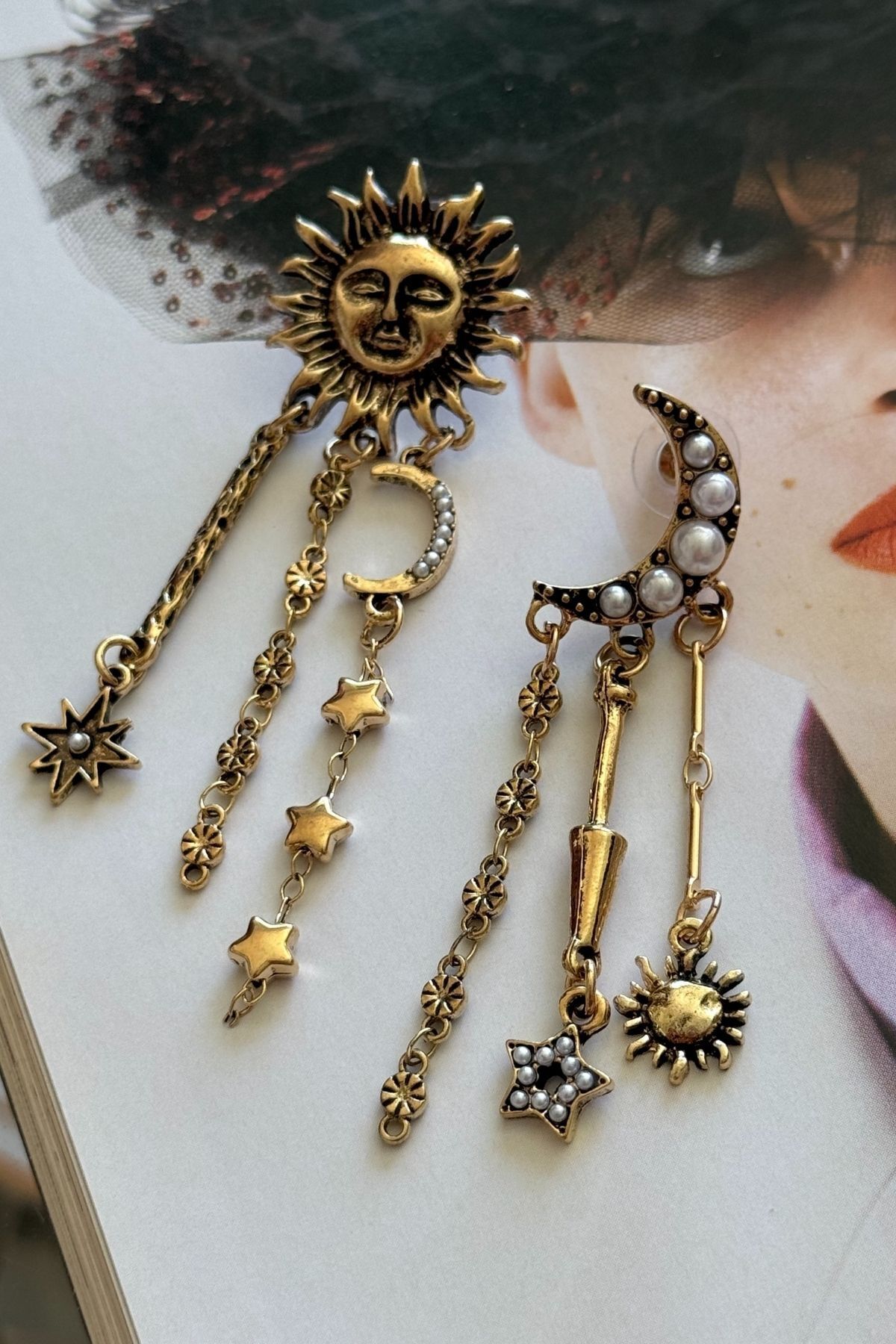 Trendy Butik-Sun and Moon Figured Earrings 1