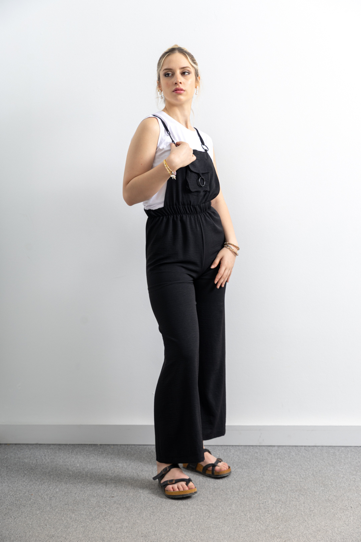 TUĞBA ERGÜL-Ayrobin Linen Jumpsuit with Kangaroo Pocket 4