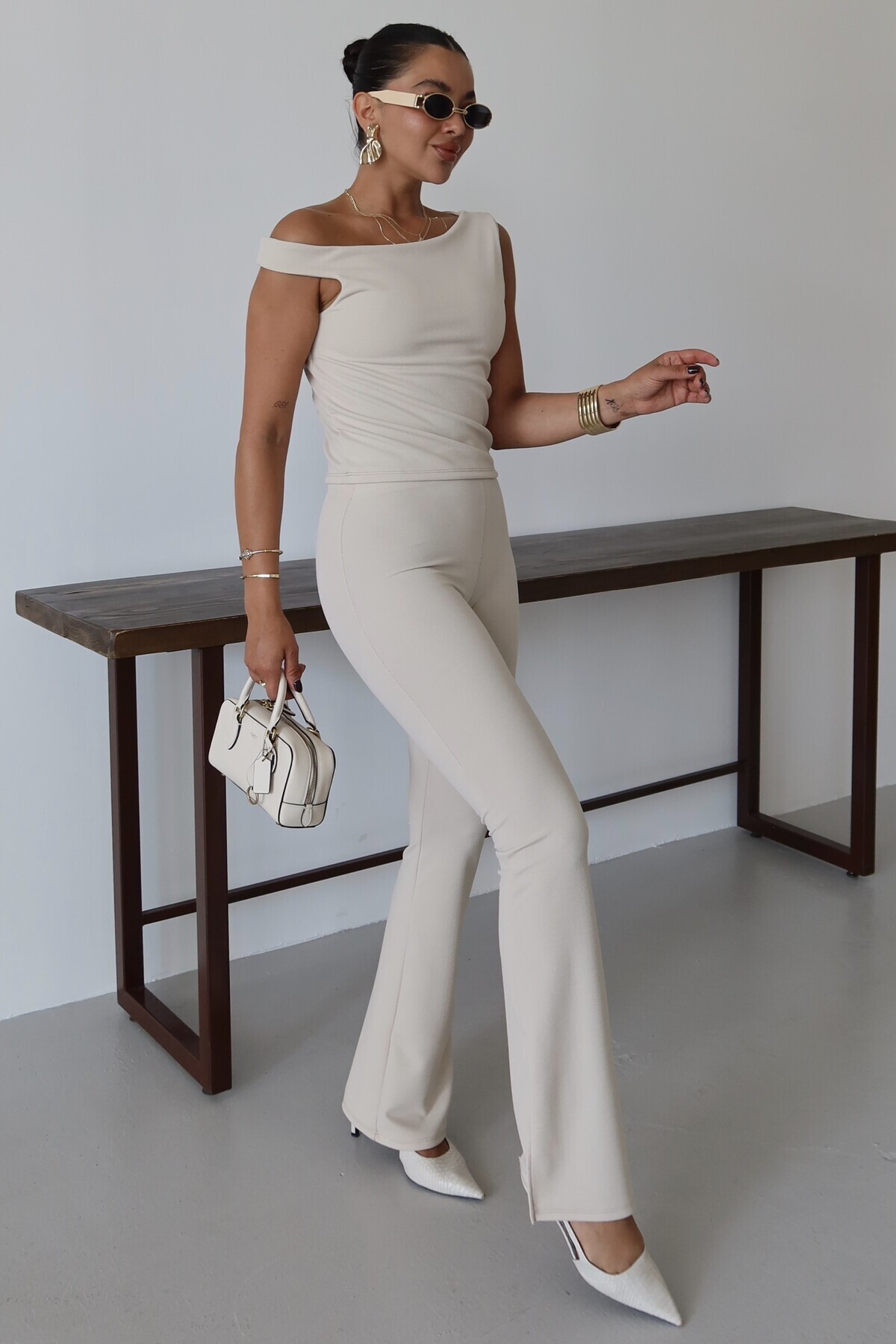 Women's Beige Shoulder Detailed Thick Strap Blouse Slit Detailed Pants Set