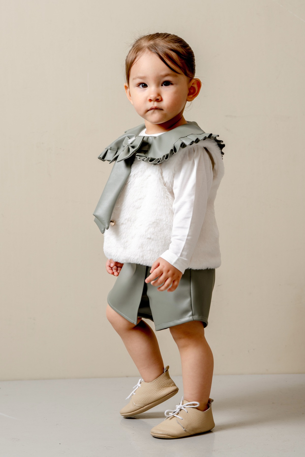 JNF kids Kız Bebek Yelekli Deri Şort Etekli 3’lü Takım fotoğrafı 3 (önizleme)