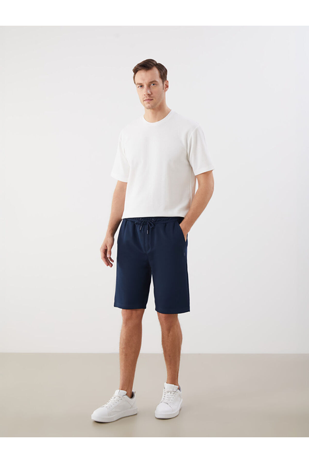 LC Waikiki-Create Your Style from Uzg Store |   Standard Fit Men's Shorts 2