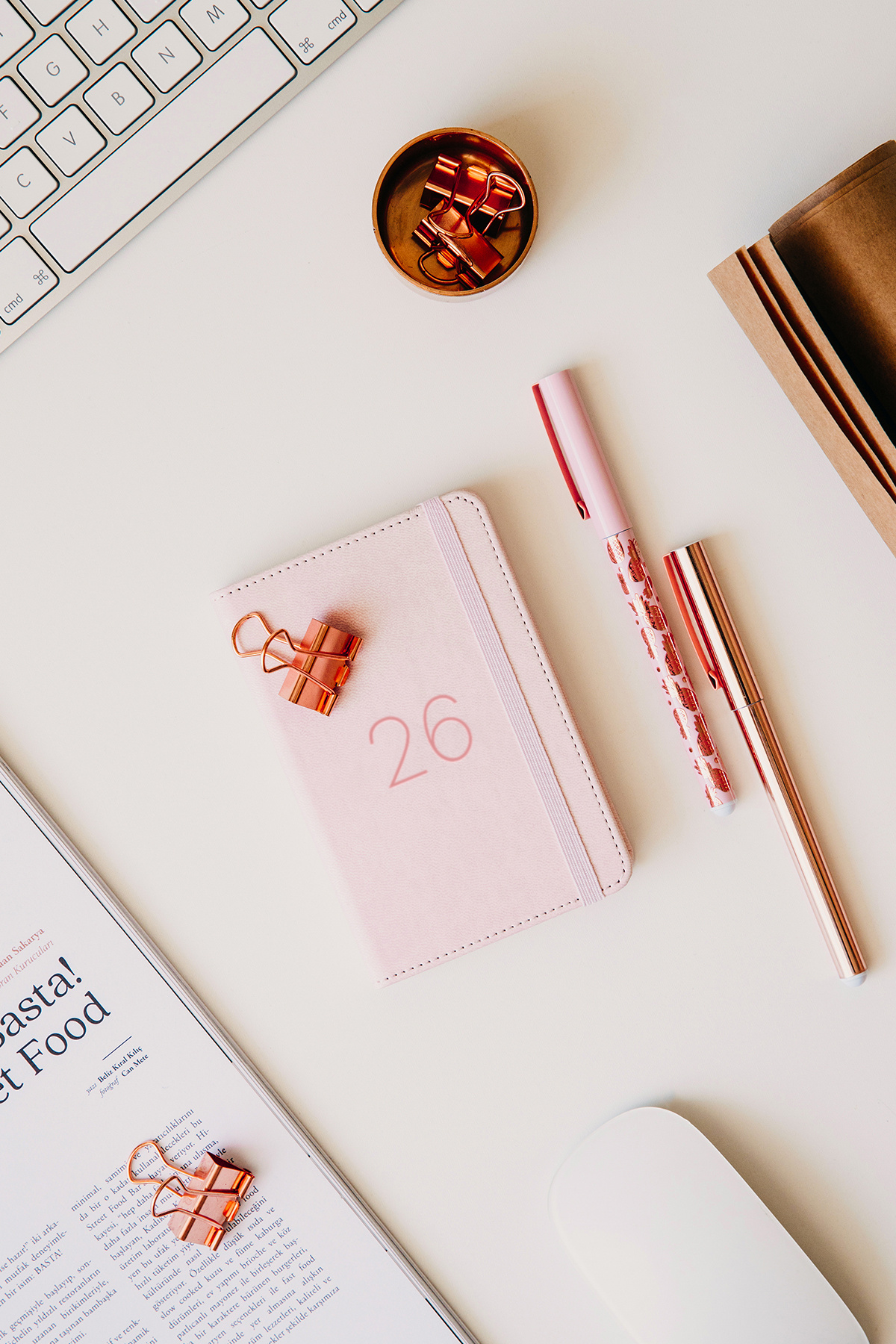 Matt Notebook 2026 Yılı Lastikli Günlük Cep Ajandası 12 Aylık Pembe