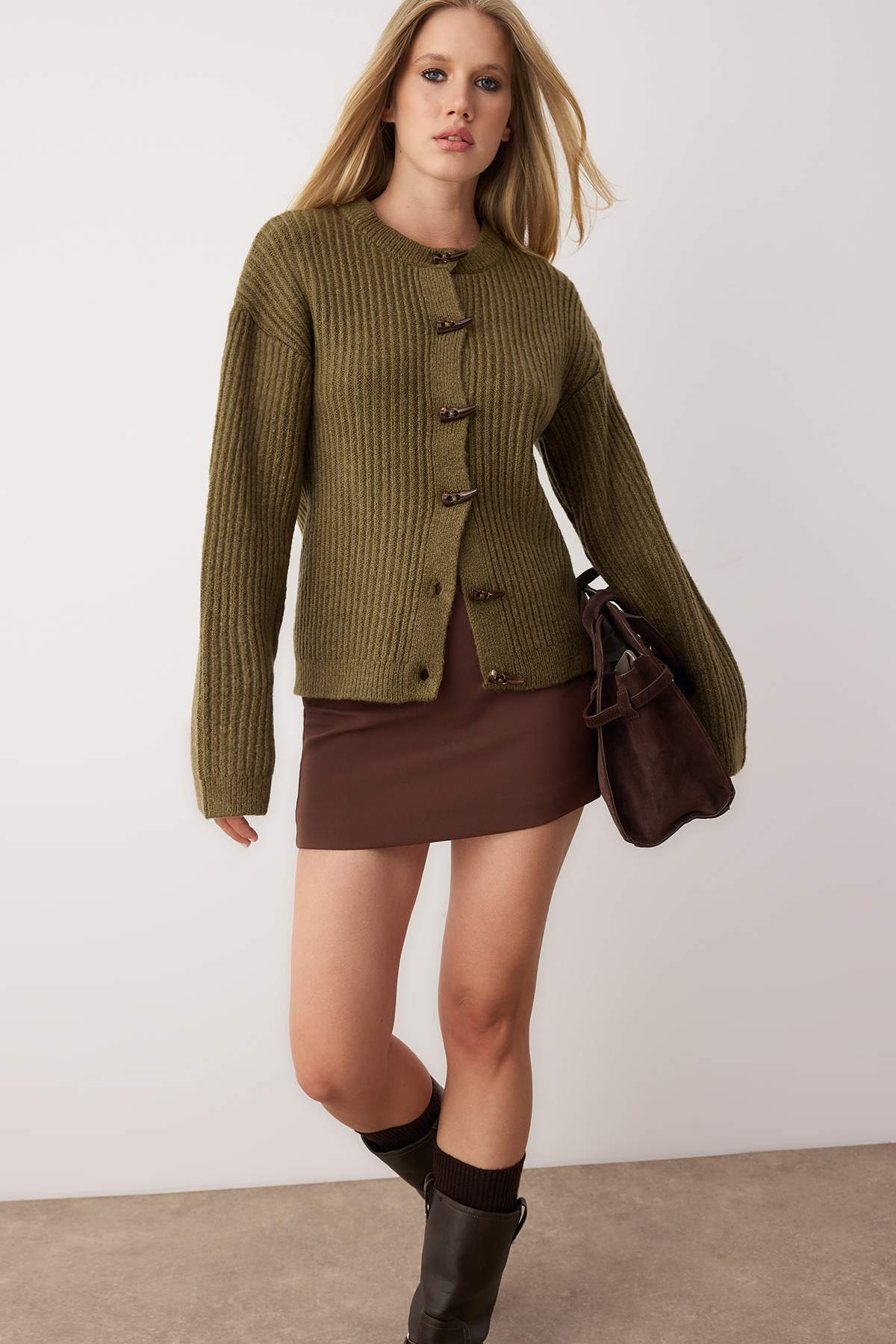 Trendyolmilla  Haki Yumuşak Dokulu Düğme Detaylı Triko Hırka TWOAW26HI00093 - Görsel 2