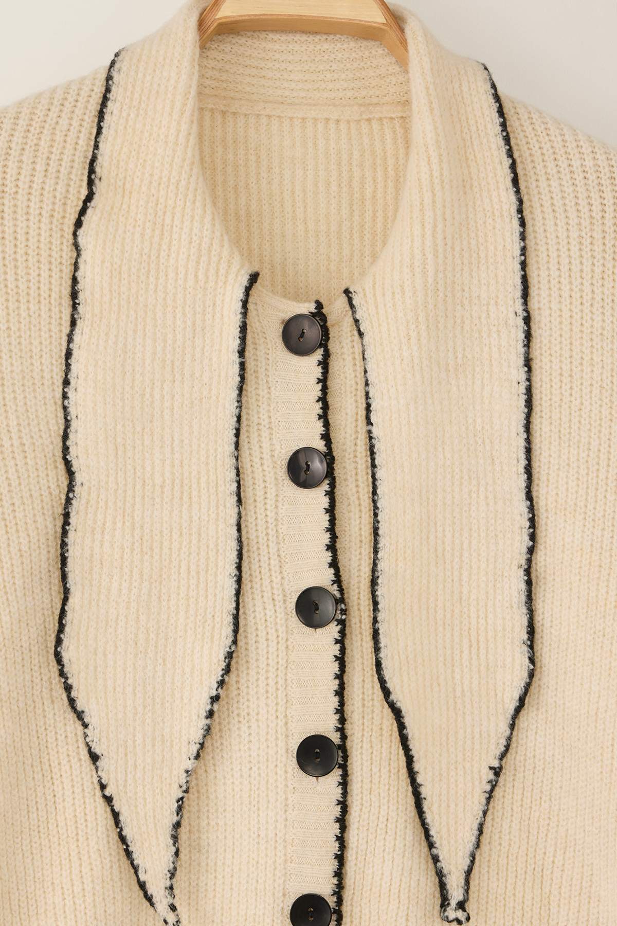 Trendyolmilla  Taş Şal Yaka Detaylı Renk Bloklu Triko Kazak TWOAW26KZ00244 - Görsel 6