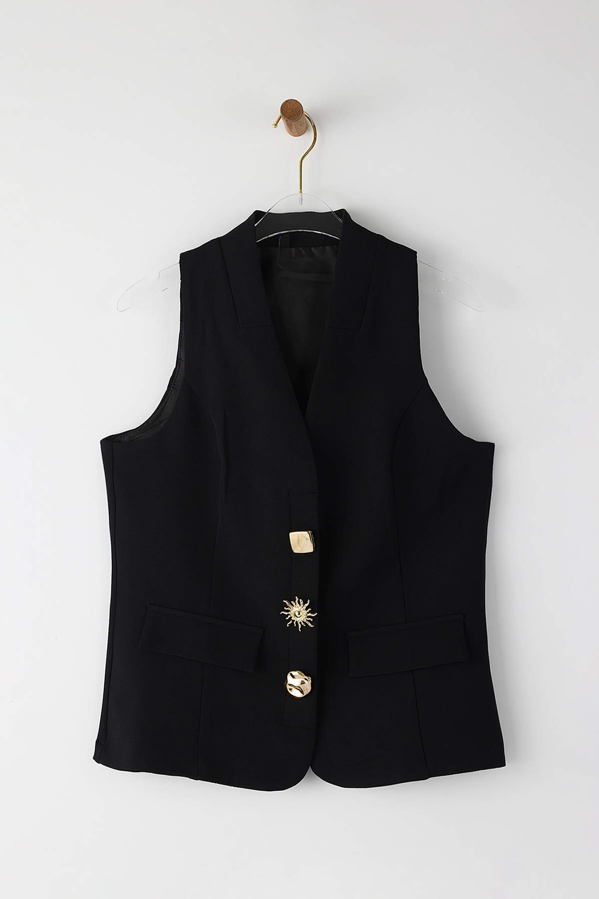 Trendyol Kollektion Schwarze, taillierte Weste mit Knopfleiste TWOAW26YE00020