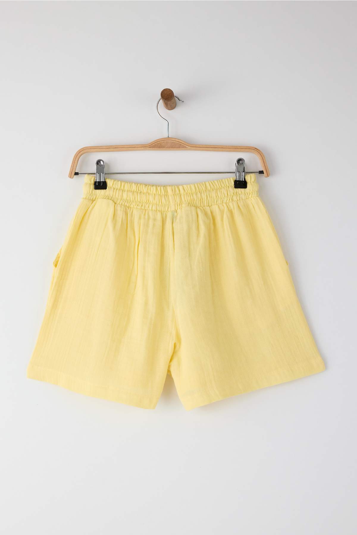 Trendyolmilla  Sarı Müslin Beli Lastikli Yüksek Bel City Boy Şort & Bermuda TWOSS25SR00233 - Görsel 7