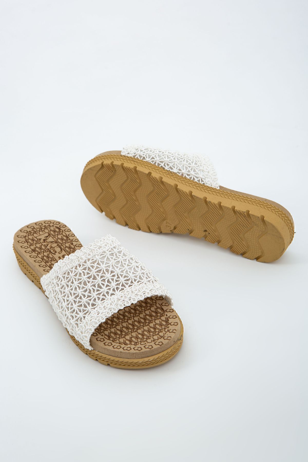 Moda Devrin-White Open Front Straw Knitted Outdoor and Home Slippers (PATTERN RENEWED.) 8