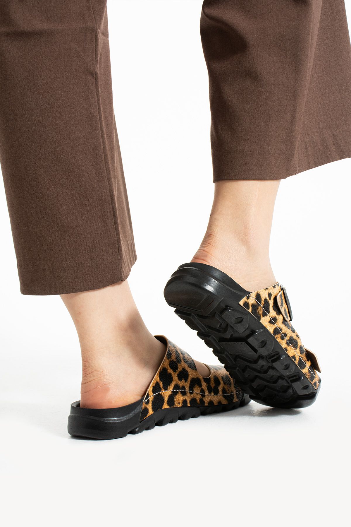 Moda Devrin-Leopard Summer Unisex Double Buckle Soft and Light Slippers 4