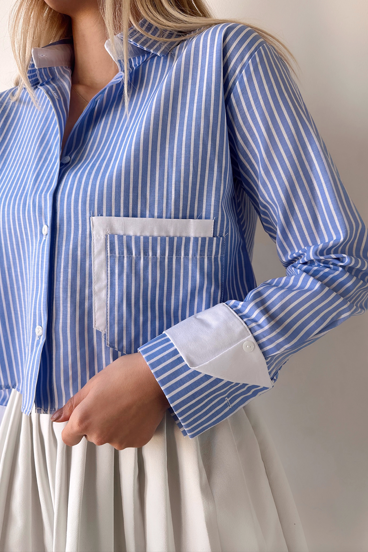 bacc Kadın Mavi-Beyaz Manşet Ve Cepleri Garnili Çizgili Oversize Crop Dokuma Gömlek görsel 3