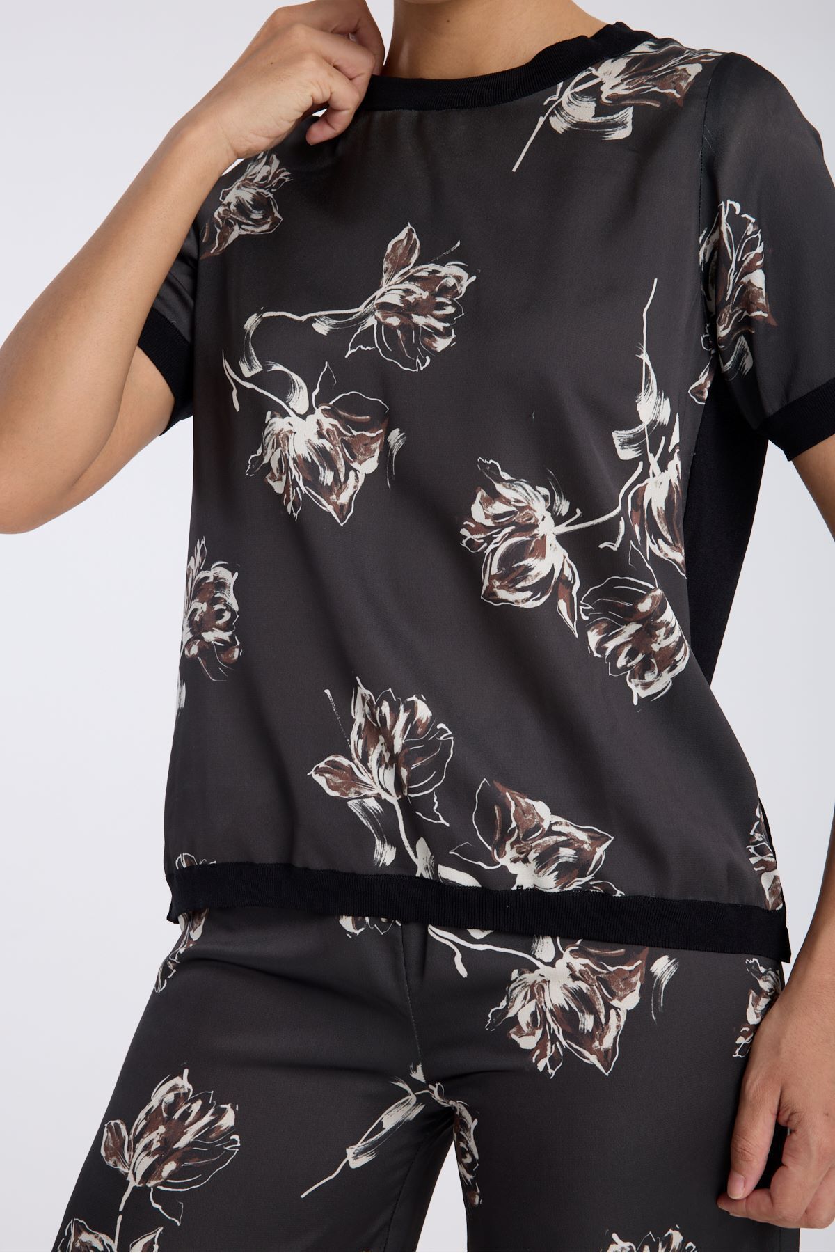 trikobis-Tricot Bluz with Flower Pattern on the Front Satin Fabric 4